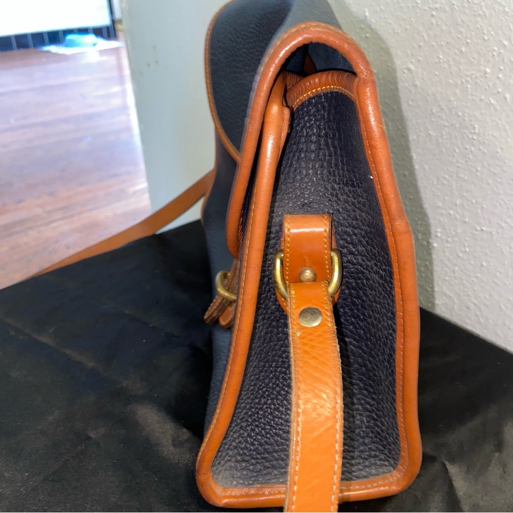 “Essex” Dooney and Bourke vintage black and Tan Leather Crossbody Bag - Picture 3 of 14